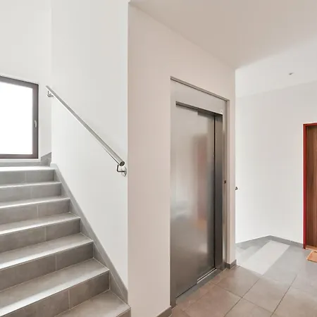 Golf 221 Apartment *